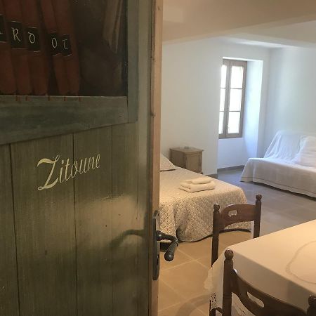 Les Chambres Du Moulin A Huile เวซง-ลา-โรแมน ภายนอก รูปภาพ